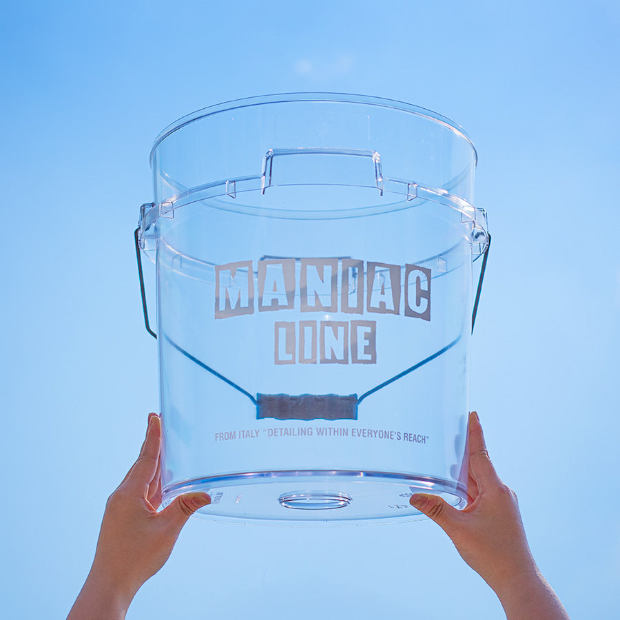 TRANSPARENT CAR WASH BUCKET – en utilisation