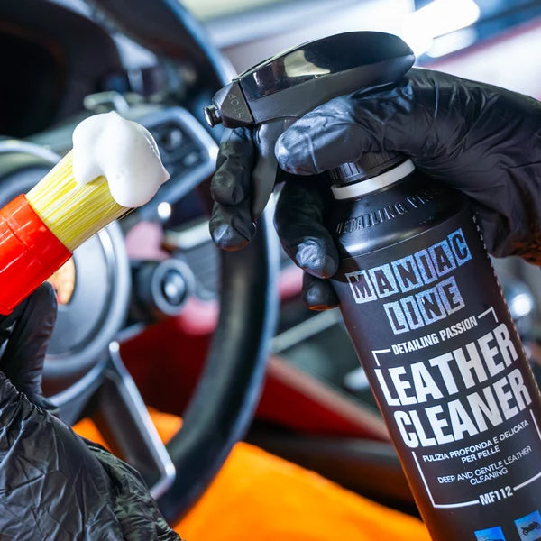 LEATHER CLEANER – en utilisation