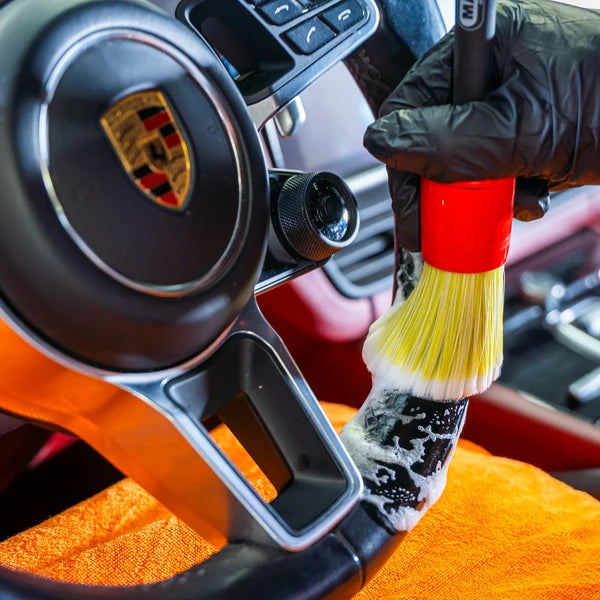 INTERIOR DETAIL BRUSH