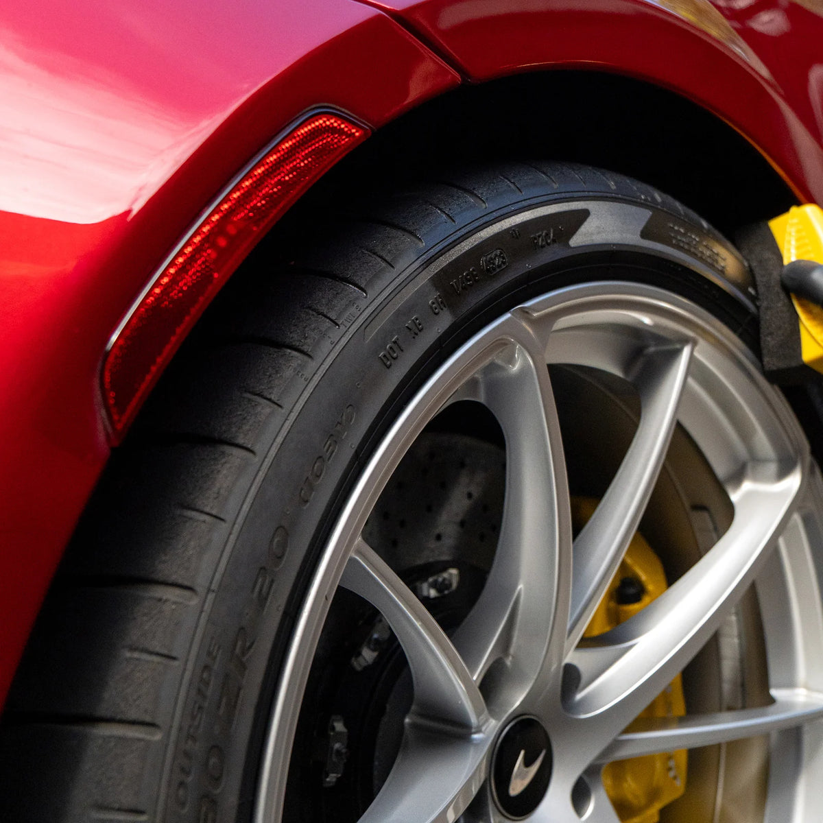 GRAPHENE TIRE DRESSING - Gel based tire shine