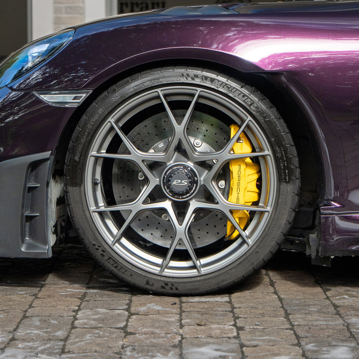 GRAPHENE TIRE DRESSING - Gel based tire shine